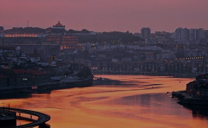 Paseo Oporto por la noche